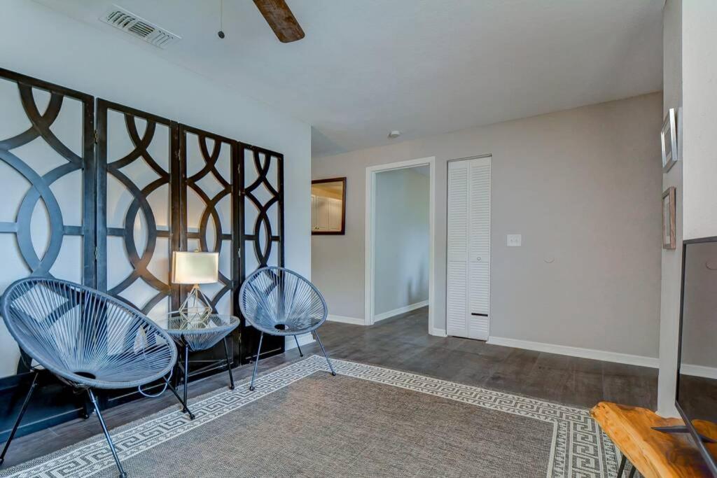 Driftwood Castle Urban Oasis With Firepit Near Convention Center And Amalie Arena, Room For 6 Тампа Екстериор снимка