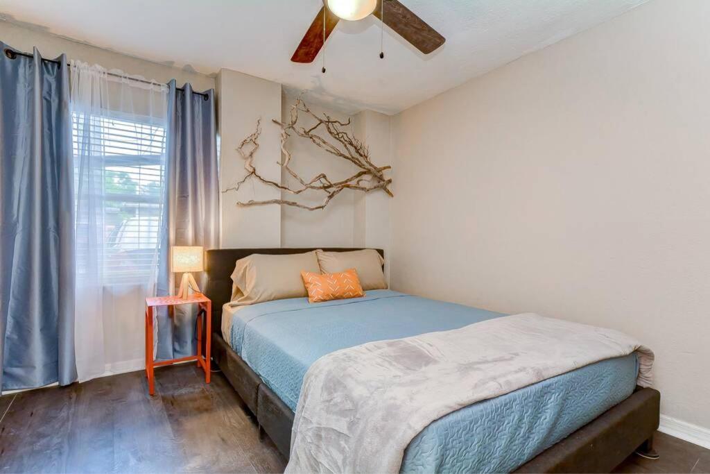 Driftwood Castle Urban Oasis With Firepit Near Convention Center And Amalie Arena, Room For 6 Тампа Екстериор снимка
